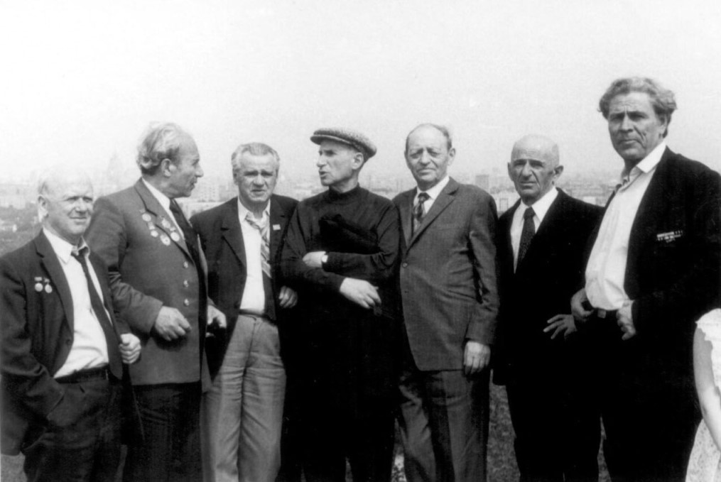 Экспонат #131. Делегаты 3-го съезда Союза кинематографистов СССР на Ленинских горах. 11-13 мая 1976 года